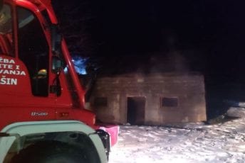 Kolašin: Izgorio dio krova na štali i sijeno Kolašin: Izgorio dio krova na štali i sijeno