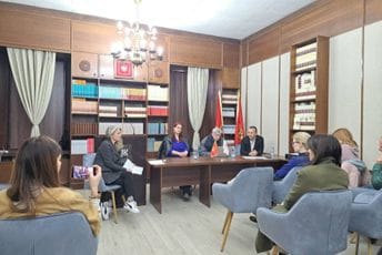 Djelovanje ljudi iz politike i crkve prenijelo se na škole, problemi nagomilani a jasne strategije nema Djelovanje ljudi iz politike i crkve prenijelo se na škole, problemi nagomilani a jasne strategije nema