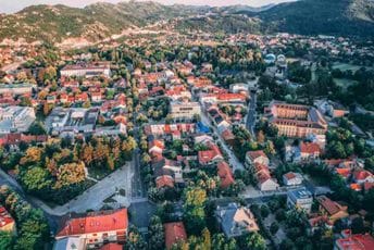 Cetinje: Poplavio temelj zgrade, teren se obrušava, ugrožena jedna kuća