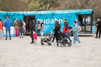 Novi ''karavan'' promoviše zdrav način života i nudi mogućnost vakcinacije na licu mjesta Novi ''karavan'' promoviše zdrav način života i nudi mogućnost vakcinacije na licu mjesta