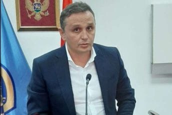 Vladimir Arsić podnio ostavku na mjesto potpredsjednika Opštine Tivat Vladimir Arsić podnio ostavku na mjesto potpredsjednika Opštine Tivat