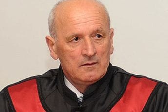 Kandidat koji ima dvojno državljanstvo ne može biti predsjednik Crne Gore Kandidat koji ima dvojno državljanstvo ne može biti predsjednik Crne Gore