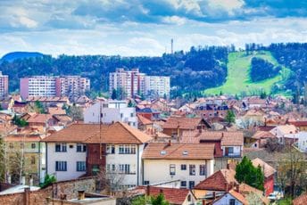 Srbija: Dvogodišnju djevojčicu ubio je očuh, njena majka ranije nije prijavljivala policiji zlostavljanje Srbija: Dvogodišnju djevojčicu ubio je očuh, njena majka ranije nije prijavljivala policiji zlostavljanje