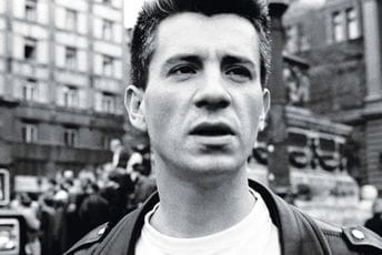 Posthumno priznanje legendarnom frontmenu EKV-a: Mladenović počasni građanin Sarajeva Posthumno priznanje legendarnom frontmenu EKV-a: Mladenović počasni građanin Sarajeva