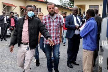 Hrvatski državljani osumnjičeni za trgovinu djecom pušteni iz pritvora u Zambiji Hrvatski državljani osumnjičeni za trgovinu djecom pušteni iz pritvora u Zambiji