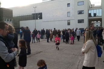 Roditelji čekaju pisani dokaz da neće biti gradnje u okolini OŠ "Savo Pejanović" Roditelji čekaju pisani dokaz da neće biti gradnje u okolini OŠ "Savo Pejanović"