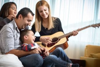 Unicef: Omogućiti da majke i očevi u Crnoj Gori istovremeno koriste roditeljsko odsustvo Unicef: Omogućiti da majke i očevi u Crnoj Gori istovremeno koriste roditeljsko odsustvo