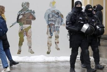 Širom Rusije danas hapšeni ljudi koji su obilježavali godišnjicu agresije na Ukrajinu Širom Rusije danas hapšeni ljudi koji su obilježavali godišnjicu agresije na Ukrajinu