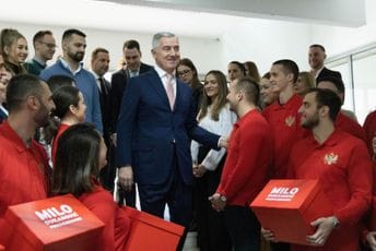 Pogledajte atmosferu sa predaje predsjedničke kandidature Đukanovića Pogledajte atmosferu sa predaje predsjedničke kandidature Đukanovića