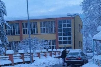 Pljevaljske osnovne škole ne rade jer pada snijeg Pljevaljske osnovne škole ne rade jer pada snijeg