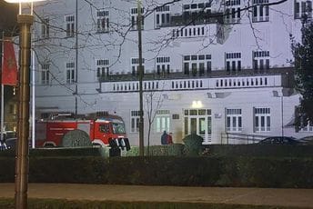 Podgorica: Dojava o bombi u zgradi gradskog parlamenta, odbornici DPS-a napustili prostorije nakon sjednice Podgorica: Dojava o bombi u zgradi gradskog parlamenta, odbornici DPS-a napustili prostorije nakon sjednice