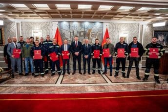 Za doprinos u razvoju sistema zaštite i spašavanja: Pročitajte koga je sve danas Adžić odlikovao Za doprinos u razvoju sistema zaštite i spašavanja: Pročitajte koga je sve danas Adžić odlikovao