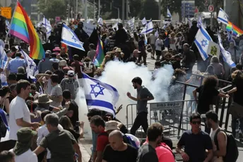 Haos u Izraelu: Policija šok bombama i suzavcem rastjerivala demonstrante, ima povrijeđenih Haos u Izraelu: Policija šok bombama i suzavcem rastjerivala demonstrante, ima povrijeđenih