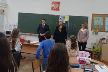 Vojinović posjetio školu nakon dojave o bombi: Obrazovni sistem pod kontrolom Vojinović posjetio školu nakon dojave o bombi: Obrazovni sistem pod kontrolom