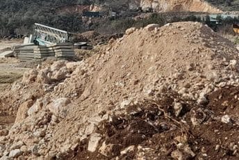 Bar: Na plodnoj ravnici u Zaljevu nikle tone smeća Bar: Na plodnoj ravnici u Zaljevu nikle tone smeća