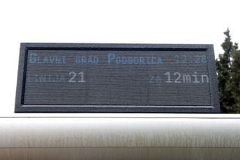 LED displeji ugrađeni na 30 autobuskih stajališta LED displeji ugrađeni na 30 autobuskih stajališta