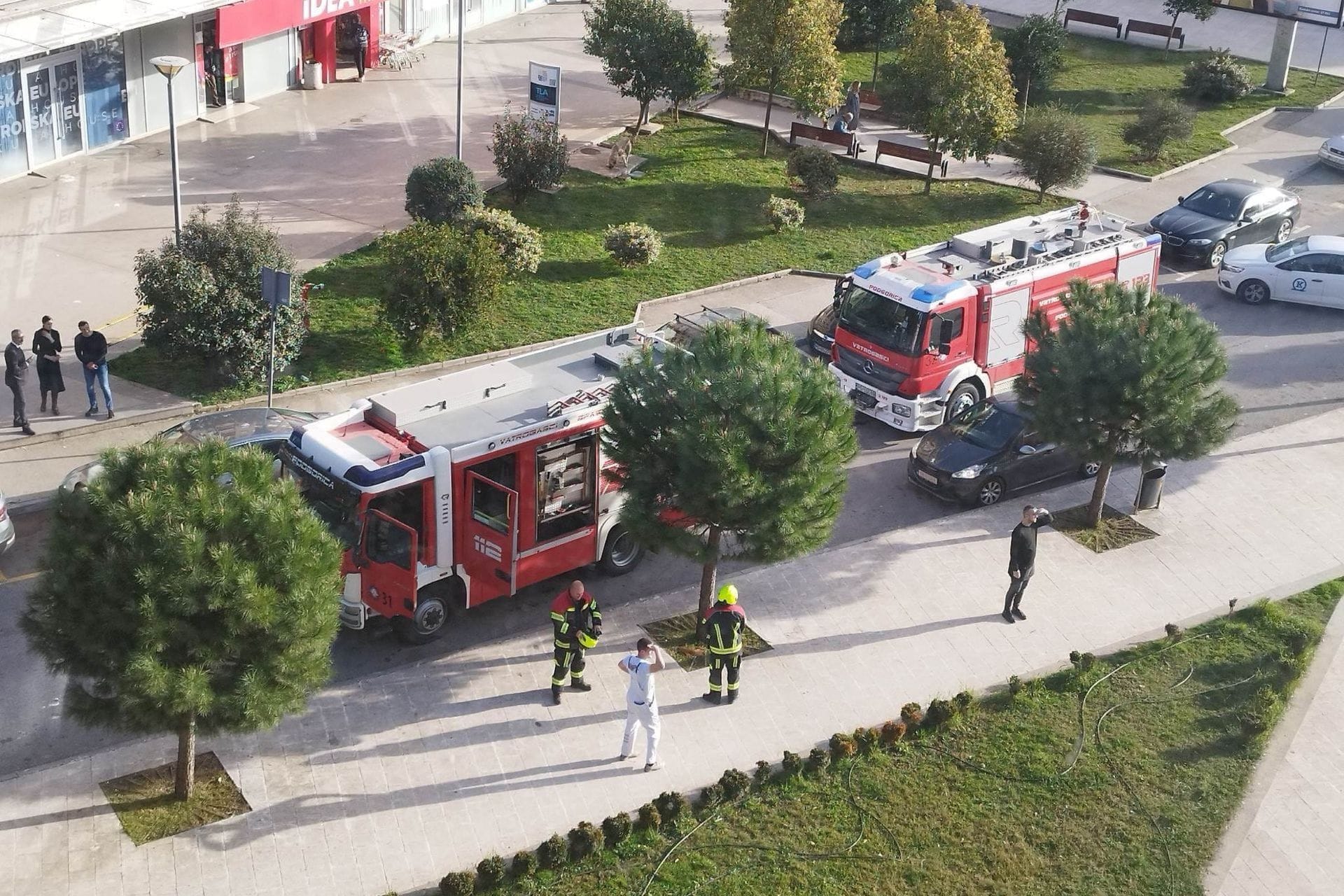 Fotografija 2: Ugašen požar: Gorjelo kod Rukometnog saveza Crne Gore