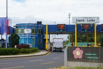 Crnogorski državljanin vozio se po Hrvatskoj sa 250 kilograma trave, uhapšen je kod Zagreba Crnogorski državljanin vozio se po Hrvatskoj sa 250 kilograma trave, uhapšen je kod Zagreba