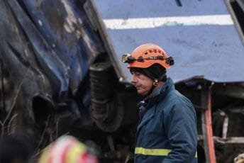 Grčka: Broj mrtvih porastao na 57, nakon nereda na protestima danas su štrajkovali i željezničari Grčka: Broj mrtvih porastao na 57, nakon nereda na protestima danas su štrajkovali i željezničari