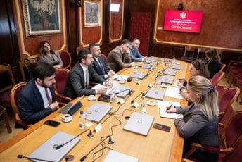 ''Država da zajedno sa lokalnim samoupravama treba da upravlja linijom Kamenari – Lepetane'' ''Država da zajedno sa lokalnim samoupravama treba da upravlja linijom Kamenari – Lepetane''