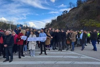 Radnici Instituta blokirali granični prelaz: Decenijama se otimalo Radnici Instituta blokirali granični prelaz: Decenijama se otimalo