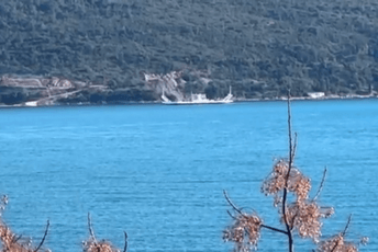 Trajekt "Prizna" stigao u Boku Trajekt "Prizna" stigao u Boku