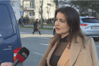 Traže smjenu Šišević: "Nećemo tolerisati zloupotrebu moći i gangsterske metode" Traže smjenu Šišević: "Nećemo tolerisati zloupotrebu moći i gangsterske metode"