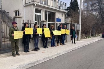 Grupa građana uputila pismo Popi: Delegacija EU nema pravo na selektivan tretman slučajeva ugrožavanja novinarskih sloboda i progona novinara Grupa građana uputila pismo Popi: Delegacija EU nema pravo na selektivan tretman slučajeva ugrožavanja novinarskih sloboda i progona novinara