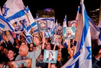 Izraelci devetu subotu zaredom demonstrirali protiv reforme pravosuđa Izraelci devetu subotu zaredom demonstrirali protiv reforme pravosuđa