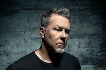 Hetfild u vestern trileru, zajedno sa Džulijet Luis i Piterom Dinklidžom Hetfild u vestern trileru, zajedno sa Džulijet Luis i Piterom Dinklidžom