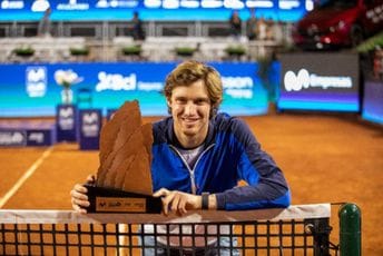 Čileanac Džari osvojio titulu u Santjagu Čileanac Džari osvojio titulu u Santjagu