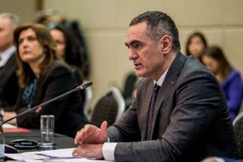 Zadužili smo se još 100 miliona, ovog puta u pitanju je kredit kod Dojče banke Zadužili smo se još 100 miliona, ovog puta u pitanju je kredit kod Dojče banke