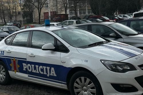 Podgorica: Vozilo sletjelo sa puta, tri osobe prebačene u Urgentni centar