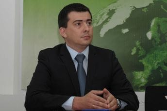 Radman: Evropa sad slavi pobjedu na izborima na kojima nijesu učestvovali jer nijesu mogli sastaviti ni listu Radman: Evropa sad slavi pobjedu na izborima na kojima nijesu učestvovali jer nijesu mogli sastaviti ni listu