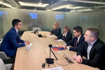 Bastijančić s poslanicima EP: Crna Gora prolazi kroz krizu koja je rješiva, vanredni parlamentarni izbori prijeki lijek Bastijančić s poslanicima EP: Crna Gora prolazi kroz krizu koja je rješiva, vanredni parlamentarni izbori prijeki lijek