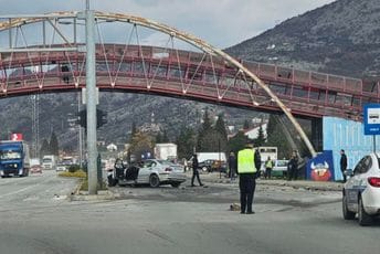 Podgorica: Udes na Zlatici, povrijeđene tri osobe Podgorica: Udes na Zlatici, povrijeđene tri osobe