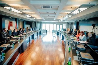 Vlada se na jučerašnjoj sjednici bavila programom ekonomskog državljanstva: Ko se prijavio posljednjeg dana 2021. ne mora uplatiti 100 hiljada eura Vlada se na jučerašnjoj sjednici bavila programom ekonomskog državljanstva: Ko se prijavio posljednjeg dana 2021. ne mora uplatiti 100 hiljada eura