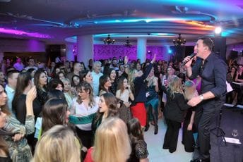 Sergej vjeran tradiciji u Splendidu: Odiva isprošena za Slovenca Sergej vjeran tradiciji u Splendidu: Odiva isprošena za Slovenca