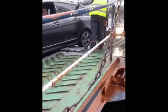 (VIDEO) „Vasilije“ zadaje nove muke: Predviđen samo za vozače "Hamera" (VIDEO) „Vasilije“ zadaje nove muke: Predviđen samo za vozače "Hamera"