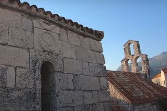 Nelegalno prisvojena i zazidana kripta: Drevna Crkva Santa Marija in Punta u Budvi Nelegalno prisvojena i zazidana kripta: Drevna Crkva Santa Marija in Punta u Budvi