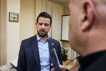 Milatović: Oštro osuđujem napad u Baru, nadležni da ispitaju slučaj Milatović: Oštro osuđujem napad u Baru, nadležni da ispitaju slučaj