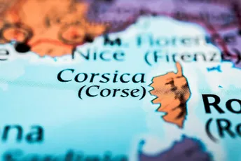 Francuski sud zabranio upotrebu korzikanskog jezika u lokalnom parlamentu i izazvao žestoke reakcije Francuski sud zabranio upotrebu korzikanskog jezika u lokalnom parlamentu i izazvao žestoke reakcije