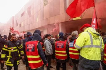 Francuzi ne odustaju od protesta: Incidenti u Parizu i Nantu, 11 osoba privedeno Francuzi ne odustaju od protesta: Incidenti u Parizu i Nantu, 11 osoba privedeno