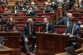 Francuski senat usvojio reformu penzionog sistema zbog koje su građani sedmicama protestovali Francuski senat usvojio reformu penzionog sistema zbog koje su građani sedmicama protestovali