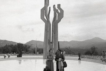 Društvo se ne trudi da sačuva najbolja djela Kane Radević Svetlana Kana Radević (prva slijeva) na otvaranju spomen-kompleksa na Barutani, 7. aprila 1980. godine