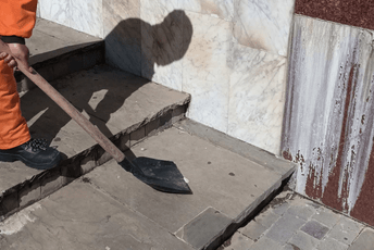 Glavni grad nabavlja uređaj za uklanjanje žvakaćih guma sa trotoara Glavni grad nabavlja uređaj za uklanjanje žvakaćih guma sa trotoara