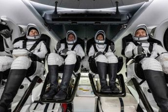 Među njima bila i prva Indijanka u svemiru: Četvoro astronauta sletjelo na Zemlju nakon pet mjeseci Među njima bila i prva Indijanka u svemiru: Četvoro astronauta sletjelo na Zemlju nakon pet mjeseci