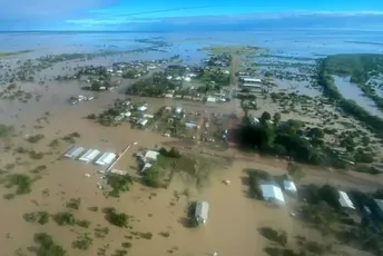 Australija: Grad poplavljen, krokodili po ulicama, pribojavaju se i ajkula Australija: Grad poplavljen, krokodili po ulicama, pribojavaju se i ajkula