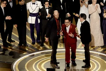 Potpuna dominacija: "Everything Everywhere All at Once" je najbolji film, osvojio je ukupno sedam Oskara Potpuna dominacija: "Everything Everywhere All at Once" je najbolji film, osvojio je ukupno sedam Oskara