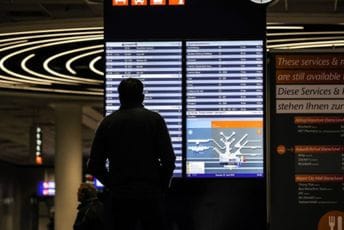 Haos na njemačkim aerodromima: Radnici štrajkuju zbog plata, letovi otkazani Haos na njemačkim aerodromima: Radnici štrajkuju zbog plata, letovi otkazani